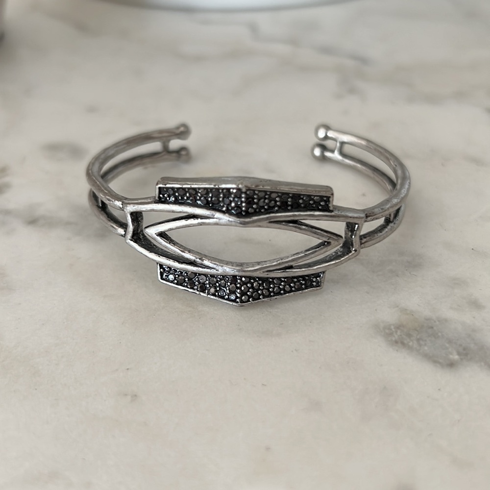 | Geometric bangle |